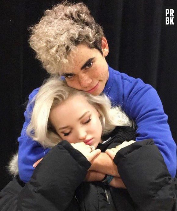 Dove Cameron faz tatuagem para homenagear Cameron Boyce