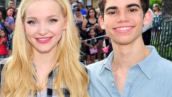 Dove Cameron faz homenagem a Cameron Boyce com tatuagem. Entenda significado do desenho