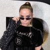 Anitta se irrita com boato sobre romance com Lexa e pede para jornal que espalhou a notícia se retratar