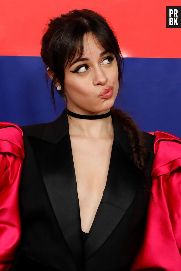 Camila Cabello mostra que está trabalhando durante a quarentena
