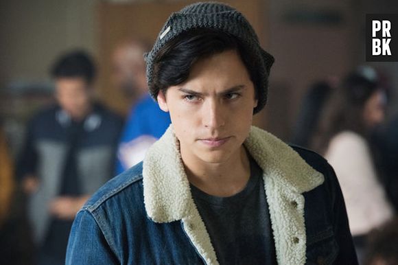 Cole Sprouse é preso durante manifestações antirracistas nos Estados Unidos