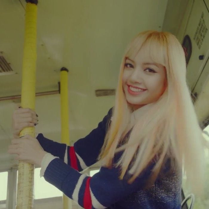 BLACKPINK: relembre o visual da Lisa na era &quot;Playing With Fire&quot;