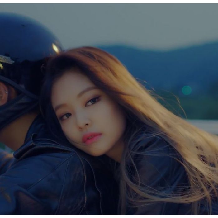 BLACKPINK: relembre o visual da Jennie na era &quot;Playing With Fire&quot;