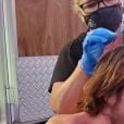 KJ Apa, de "Riverdale", se machuca durante filmagens de "Songbird"