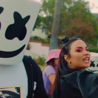 No Dia Mundial de Prevenção do Suicídio, Demi Lovato e Marshmello lançam "OK Not To Be OK". Ouça!