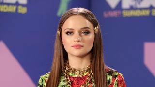 Joey King vai estrelar "Feios", novo filme da Netflix baseado em sequência de livros