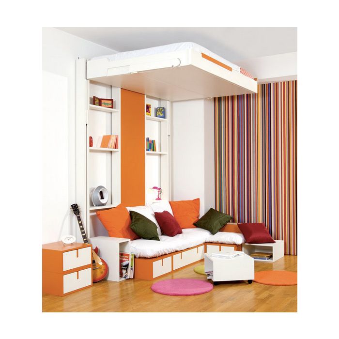 As camas suspensas, da Espace Loggia, têm várias opções de cores