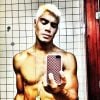 Micael Borges surpreendeu seus fãs ao postar uma foto com a nova cor de cabelo, em 2012