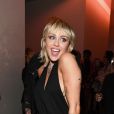 Miley Cyrus lança "Plastic Hearts" e arranca elogio dos fãs