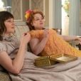 "Bridgerton": Eloise Bridgerton (Claudia Jessie) e Penelope Featherington (Nicola Coughlan) são melhores amigas na série