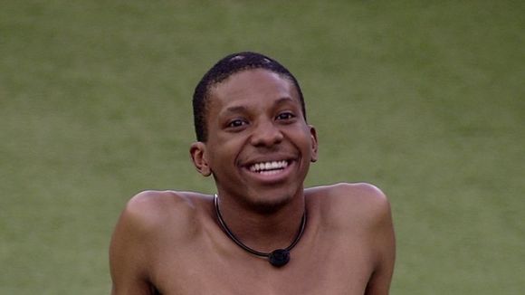 Mesmo fora do "BBB21", Lucas evita falar mal de Karol Conká e Projota no "Encontro"