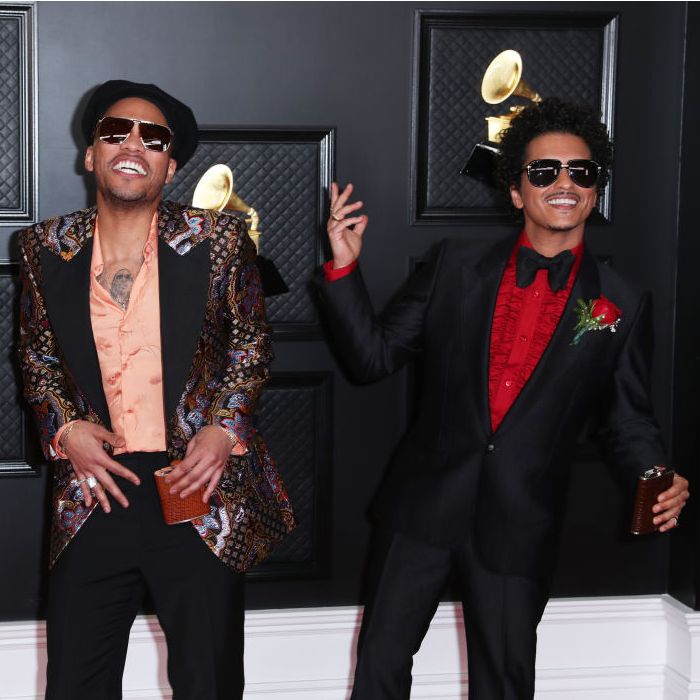 Batalha de looks: Quem se vestiu melhor para o Grammy 2021?