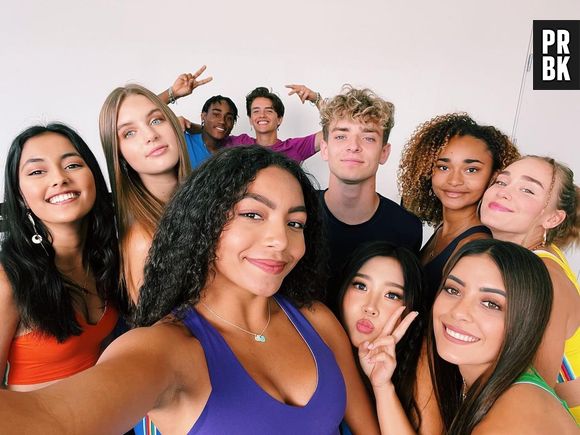 Now United lançou o clipe de "Baila", em homenagem ao Brasil, no programa "Fantástico"