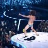 O apresentador Redfoo tirou a roupa no MTV EMA 2013