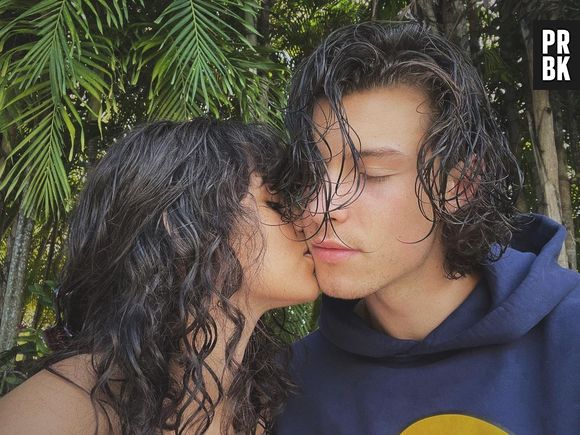 Uma lição que Shawn Mendes e Camila Cabello dão é não se importar com a opinião alheia