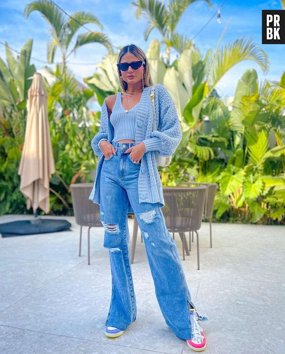 A blogueira Thassia Naves investe na moda wide leg jeans