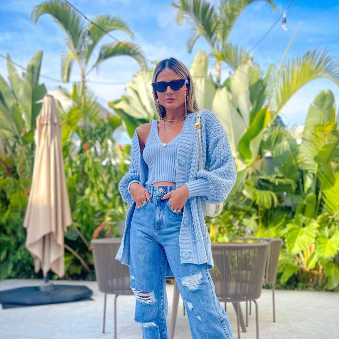A blogueira Thassia Naves investe na moda wide leg jeans