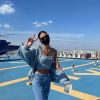 Bruna Marquezine monta look com wide leg jeans, tendência atual da moda