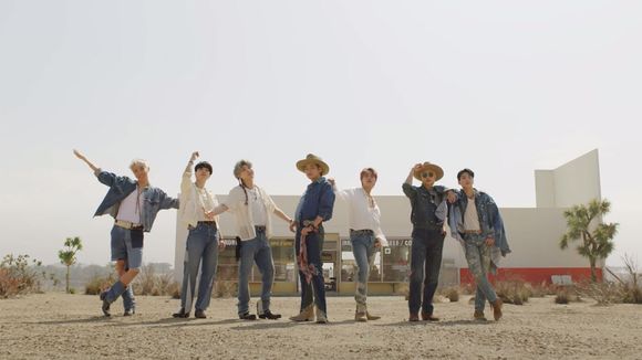 4 provas que BTS se inspirou em "High School Musical" para novo clipe