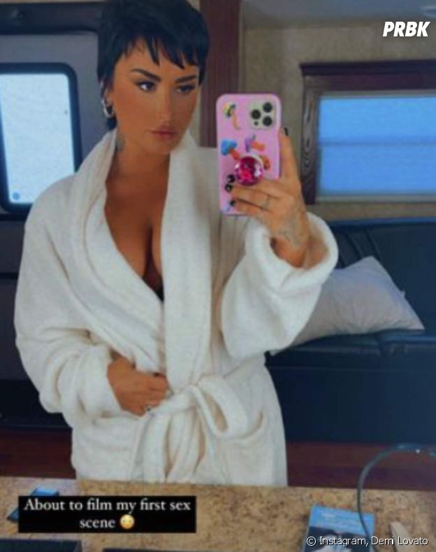 Demi Lovato faz selfie em bastidor de sua primeira cena de sexo