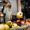 Uma ótima dica para controlar sua grana e economizar é ir às compras depois de ter se alimentado e levar uma lista
