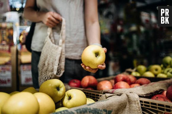 Uma ótima dica para controlar sua grana e economizar é ir às compras depois de ter se alimentado e levar uma lista