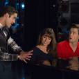  Blaine (Darren Criss) d&aacute; conselhos para Rachel (Lea Michele) e Sam (Chord Overstreet) em "Glee" 