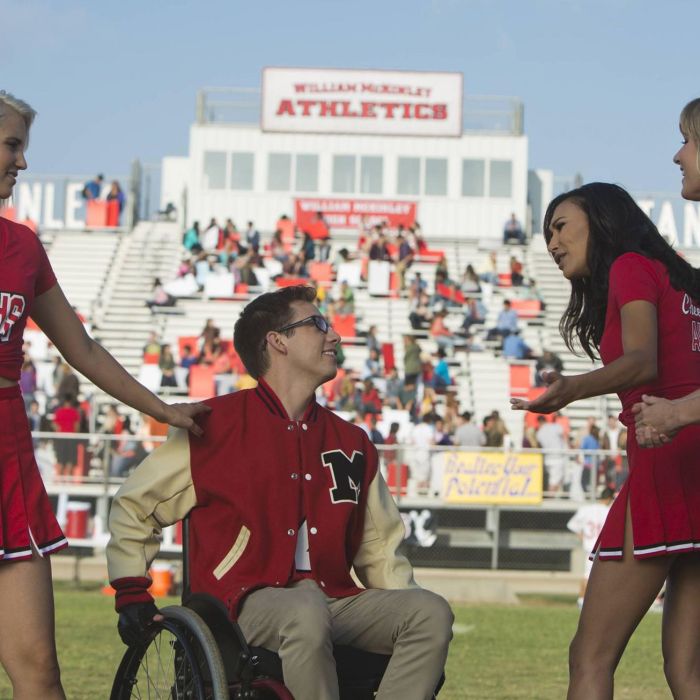  Em &quot;Glee&quot;, Quinn (Dianna Agron), Artie (Kevin McHale), Santana (Naya Rivera) e Brittany (Heather Morris) cantar&amp;atilde;o juntos 