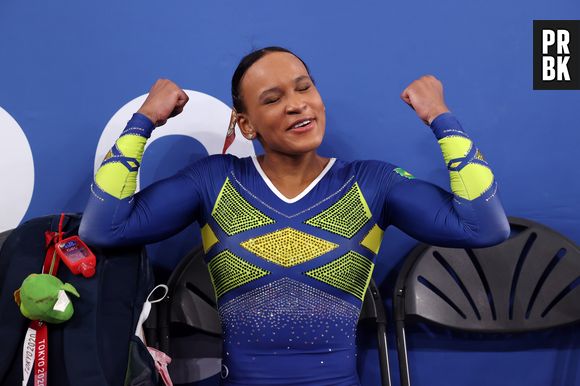 Rebeca Andrade conquistou prata e medalha de ouro na disputa de salto nas Olimpíadas de 2020