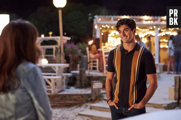 Joey King comenta apoio do público com personagem de Taylor Zakhar Perez em "A Barraca do Beijo": "Eu percebi que ele era um cara tão legal e eu estava torcendo por ele também. Ver e seguir as reações dos fãs foi uma explosão"