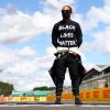 Termos racistas para combater: "a coisa tá preta", "serviço de preto", "denigrir", "samba do crioulo doido" e "meia tigela"