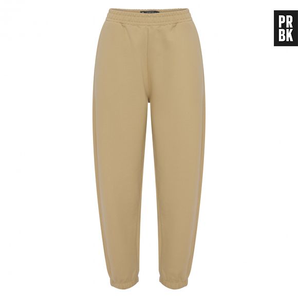 Calça jogger de moletom está à venda em colab por R$ 119,99