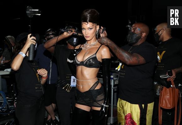 Bella e Gigi Hadid, Demi Moore, Erika Jayne, Paris Hilton e Lizzo modelaram nas edições anteriores do Savage X Fenty show