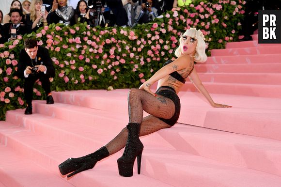 Lady Gaga sempre causa no MET Gala