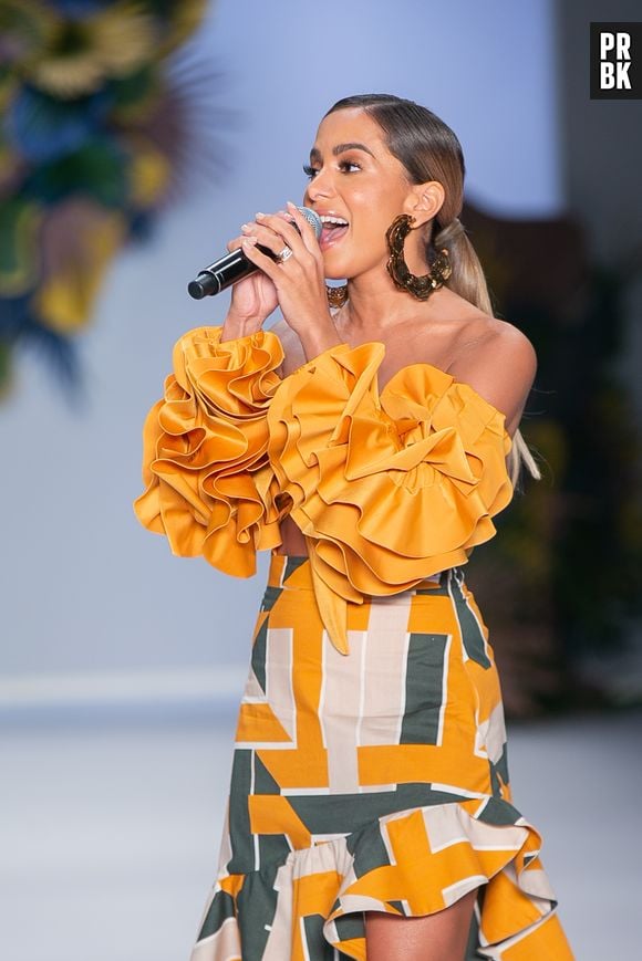 Anitta já foi loira em ação com marca de cosméticos por apenas três meses