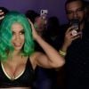 Anitta chamou atenção com peruca verde