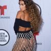 Anitta já usou cabelo cacheado com muito volume e recebeu elogios