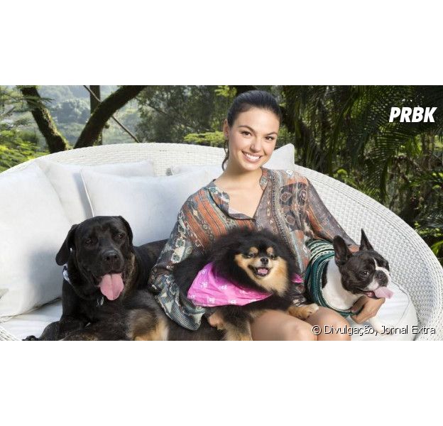 Isis Valverde e seu amor pelas cachorrinhas Shiva e Abba