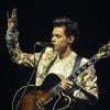 Em um dos shows promovendo sua era "Fine Line", Harry Styles diz para uma pessoa na plateia que quer beijá-la, mas não pode