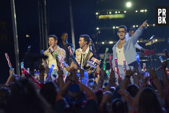 Segurança em primeiro lugar! Jonas Brothers passaram a exigir comprovante de vacinação ou teste negativo para Covid-19 para entrar em seus shows nos EUA