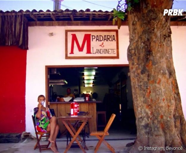Beyoncé toma cafézinho em padaria em Trancoso, na Bahia