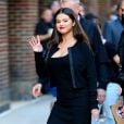 Selena Gomez está abraçando suas origens latinas. Será que a artista poderia ser a estrela do remake de "O Guarda-costas"?