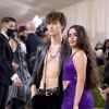 Camila Cabello fala sobre apoio de Shawn Mendes: "É muito bom poder falar sobre meus padrões de comportamento com alguém"