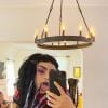 Charli XCX estava bem gótica no último Halloween