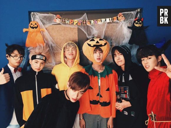 Halloween do BTS em 2015. Foca no Suga de Naruto!