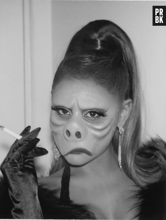 Halloween: Ariana Grande como personagem de "Eye of the Beholder". Medo!