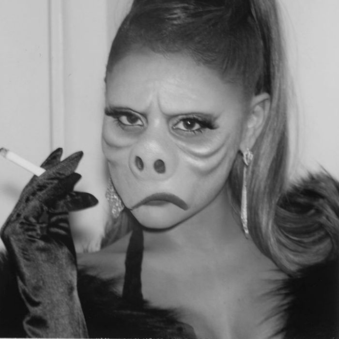 Halloween: Ariana Grande como personagem de &quot;Eye of the Beholder&quot;. Medo!