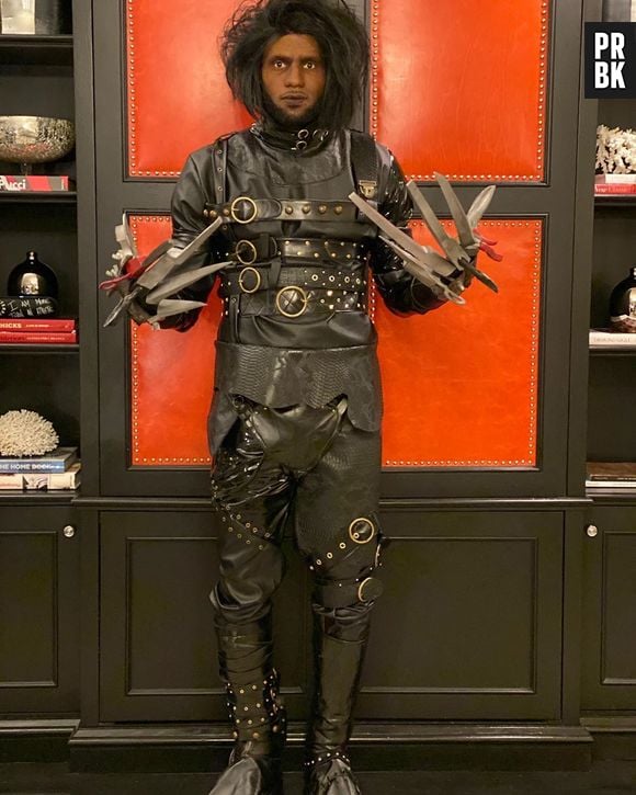 Halloween: LeBron James ousou como "Eduardo Mãos de Tesoura"