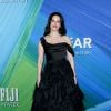 amFAR Gala 2021: Emily Hampshire apostou em vestido preto básico 