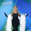 amFAR Gala 2021: Beba Rexha apostou em visual clássico, preto e branco